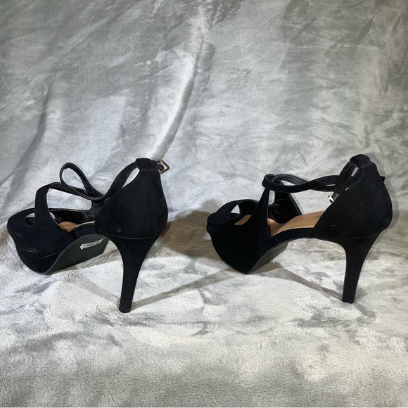 Cross Strap Platform Heel - Picture 3 of 3